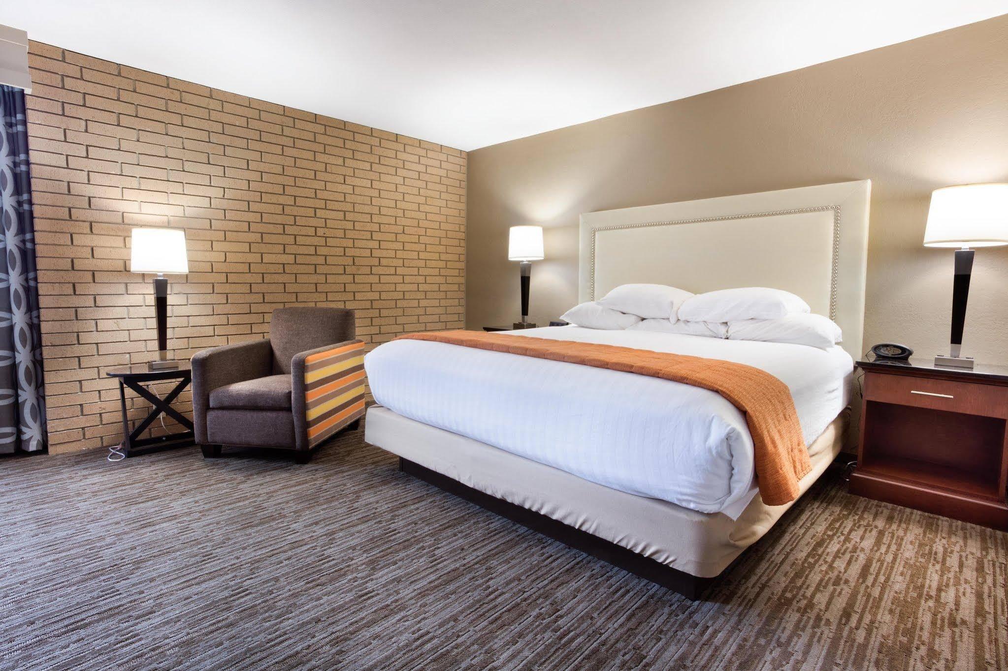 Drury Inn & Suites Kansas City Airport Exterior foto