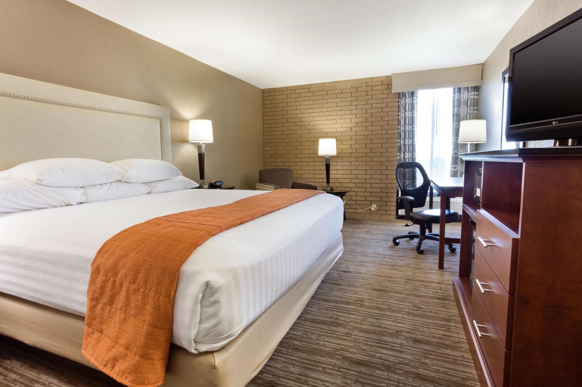 Drury Inn & Suites Kansas City Airport Exterior foto